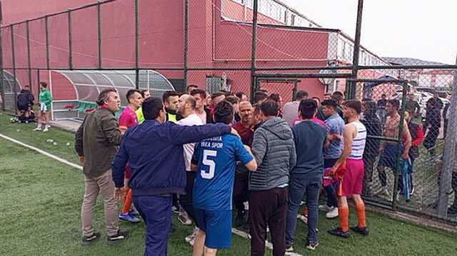 Yine amatör yine kavga! Zonguldak'ta saha savaş alanına döndü, polis olayı zor ayırdı
