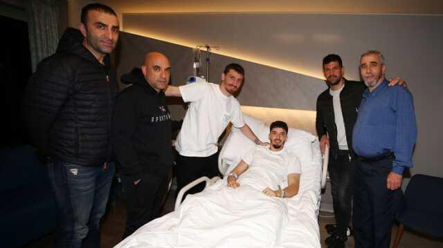 Ameliyat olmuştu! Fenerbahçeli futbolculardan Altay'a sürpriz ziyaret