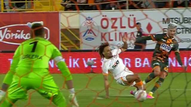 Galatasaraylılar çılgına döndü! Bitigen'in çaldığı penaltı kıyameti kopardı