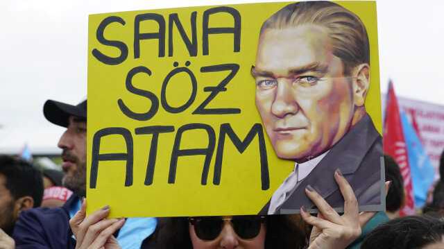 Maltepe'de miting alanı tıka basa doldu! Kalabalığın ağzında tek bir slogan var: Hak Hukuk Adalet