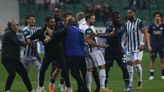 Sular durulmuyor! Giresun ve F.Bahçe'nin futbolcuları koridorda birbirine girdi, olaya polis el attı