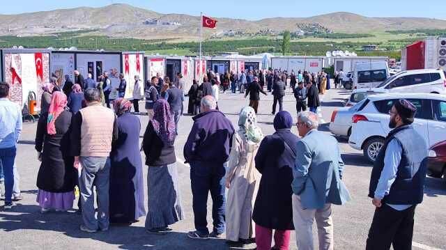 Deprem bölgesinde vatandaşlar sandık başına gitti