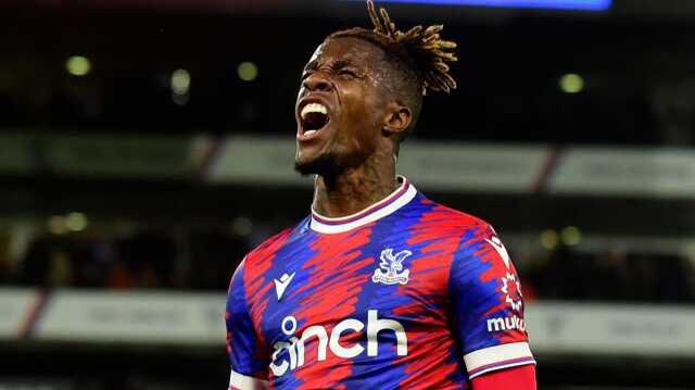 Ali Koç bombayı patlatıyor! Dünyaca ünlü futbolcu Zaha'nın menajeri maçı locadan izledi