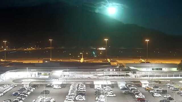 Avustralya'da düşen meteor gökyüzünü aydınlattı