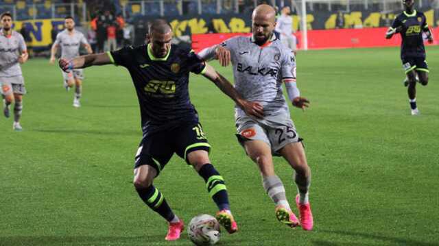 Son Dakika: Ziraat Türkiye Kupası'nda finalin adı Başakşehir-Fenerbahçe oldu