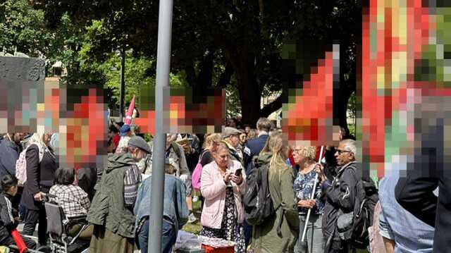 İsveç'te PKK yandaşları terör örgütü paçavralarıyla sokağa indi
