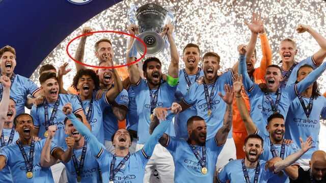 Scott Carson, 18 yıl aradan sonra Şampiyonlar Ligi finali için geldiği İstanbul'dan yine kupayla ayrıldı