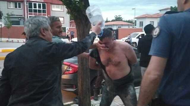 Kendini yakmaya çalışan şahsı polis kurtardı
