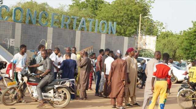Nijer'de demokratik yollarla başa gelen cumhurbaşkanı devrildi