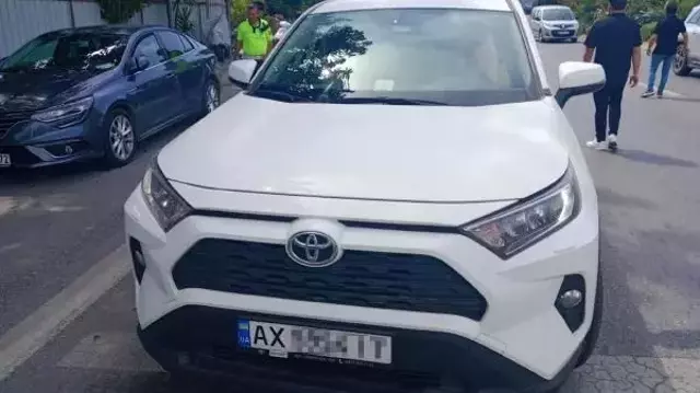 Antalya'da Rus ve Ukraynalılar kaçak taksicilik yapıyor! Yabancı plakalı çekici bile var