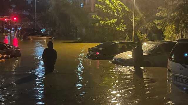 İstanbul'a sel getiren sağanak yağış devam edecek mi? Meteorolojik kaynaklardan merak edilen soruya yanıt