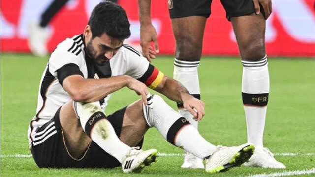 Gözyaşları sel oldu! İlkay Gündoğan ağlayarak sahayı terk etti