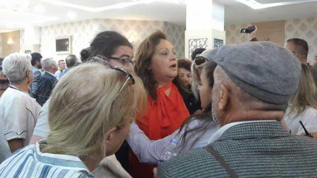 Salonda atılan sloganlara dayanamayan CHP'li vekil olduğu yere yığılıp kaldı