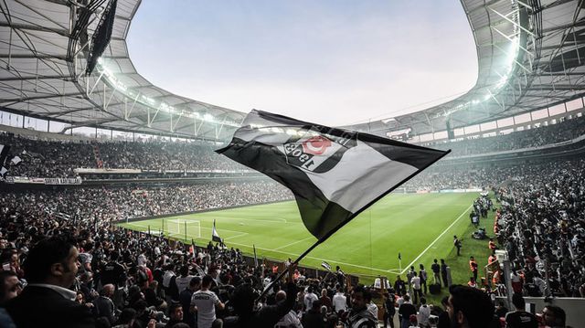 Böylesi ne görüldü ne duyuldu! Beşiktaş taraftarının yaptığı tezehürat Ahmet Nur Çebi'yi küplere bindirecek