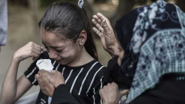 İsrail'in Gazze saldırılarında ailesini kaybeden küçük kızın gözyaşı dinmiyor