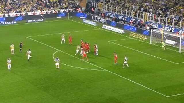 Topu resmen iğne deliğinden geçirdi! İrfan Can Kahveci'den 2 yıl sonra bir ilk