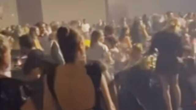 29 Ekim için marş söylemediği gerekçesiyle protesto edilen Özcan Deniz kendisini savundu: Organizasyonda kargaşa oldu