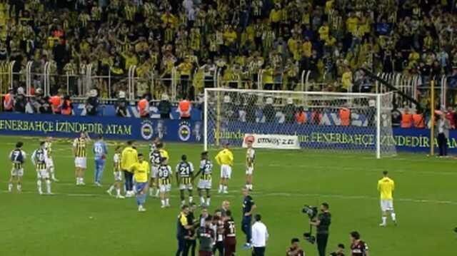 Fenerbahçe taraftarından maç sonuna damga vuran an! Futbolcular gözyaşlarını zor tuttu