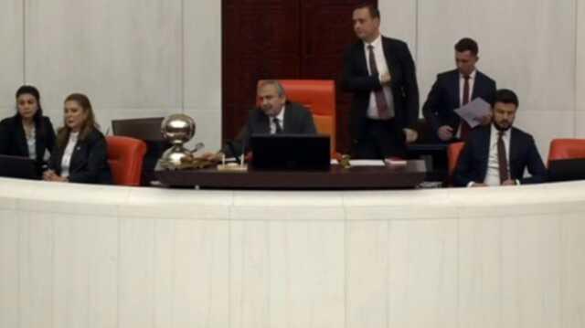 Meclis'te Gergerlioğlu ve MHP'li Akçay tartıştı, Başkanlık Divanı hayretler içinde izledi