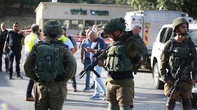 İsrail, Ofer Askeri Hapishanesi'nden serbest bıraktığı Filistinli esirleri, Beytunya kontrol noktasına getirdi