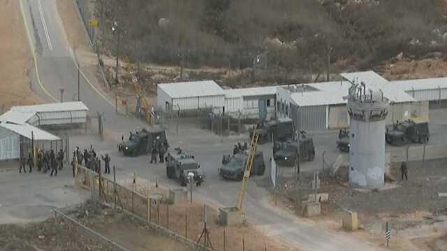 Hamas İsrail'in anlaşma şartlarına uymaması nedeniyle rehine takasını erteledi, krizi Katar çözdü