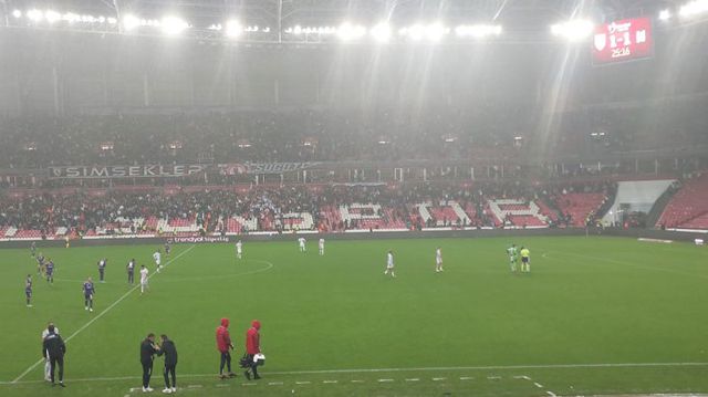 Beşiktaşlı futbolcular Samsun'da neye uğradığını şaşırdı! Herkes 'Maç tatil olsun' diyor
