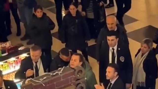 Ünlü sunucu Armağan Çağlayan, çekim için gittiği AVM'de çalışanlarla tartıştı