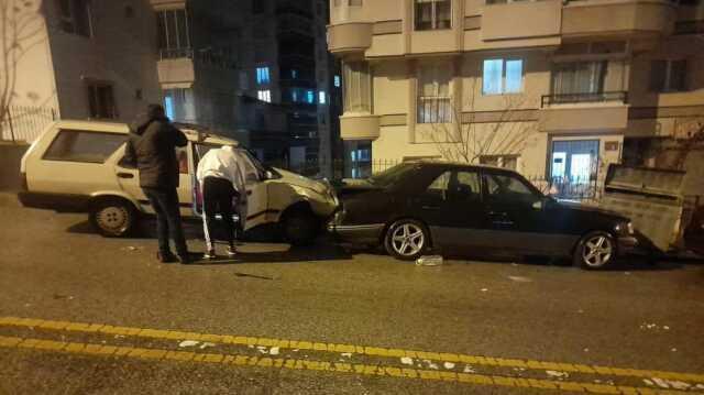 Seyir halindeki araçta kız arkadaşını vurup aynı silahla intihar etti