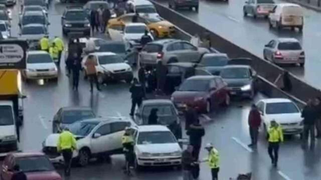 Ankara'da zincirleme kaza: 26 araç birbirine girdi