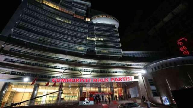 'Hatay'da vereceğimiz karar çok tarihi olacak' diyen CHP lideri Özel, Lütfü Savaş'ı yeniden aday gösterdi