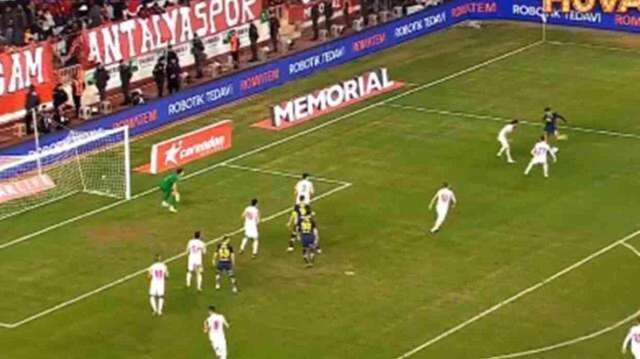 Herkes ağzı açık izledi! Cengiz'in Antalyaspor'a attığı gol çok konuşulur