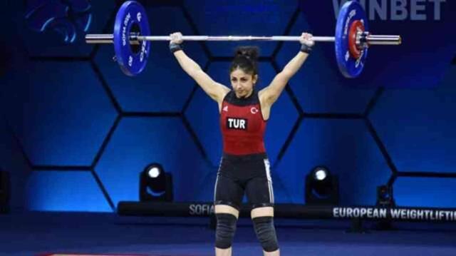 Milli haltercilerimiz Cansu Bektaş ve Gamze Altun'dan tarihi başarı