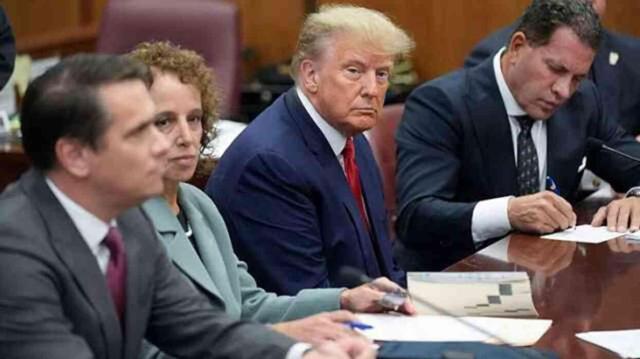 Donald Trump, New York'ta emlak sektöründe dolandırıcılıktan yargılandığı davada 354,9 milyon dolar para cezasına çarptırıldı