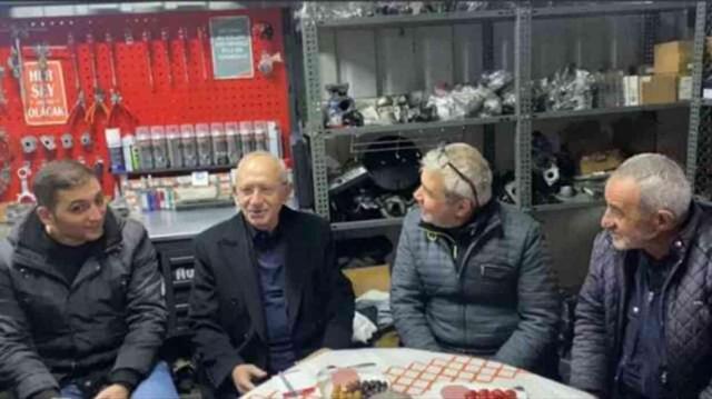 Sahalara geri dönen Kılıçdaroğlu, arkasındaki yazıyla mesaj mı verdi?