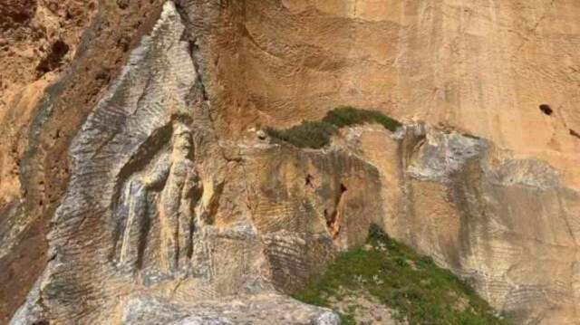 Tahrip edilen 2 bin yıllık Herkül heykeli kurtarılmayı bekliyor