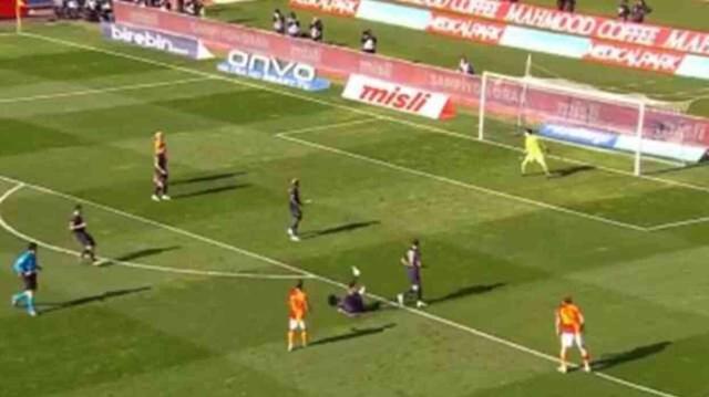 Yok artık Mertens! Attığı golü görenler gözlerine inanamıyor