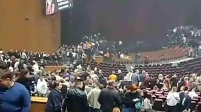 Rusya'nın başkenti Moskova'da bir konser salonunda silahlı saldırı düzenlendi: En az 40 ölü
