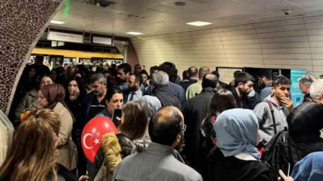 Üsküdar-Samandıra Metrosu'ndaki arıza 50 saattir çözülemedi