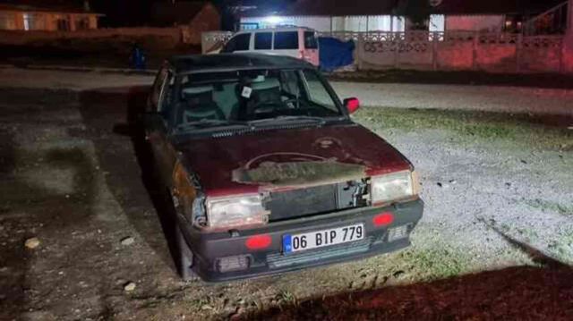 Düğün konvoyunda zarf kavgası! Yere düşen arkadaşının üzerinden otomobille geçti