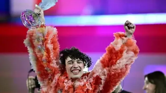 Eurovision'da LGBT propagandası! Birinci olan Nemo kıyafeti ve şarkısıyla mesaj verdi