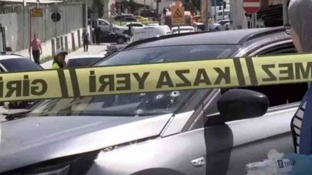İstanbul'da korkunç saldırı! Aracına çok sayıda mermi isabet eden öğretmen hayatını kaybetti