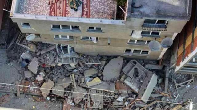 24 saat geçmeden 2'nci olay! Bahçelievler'deki 4 katlı binanın çatısı çöktü