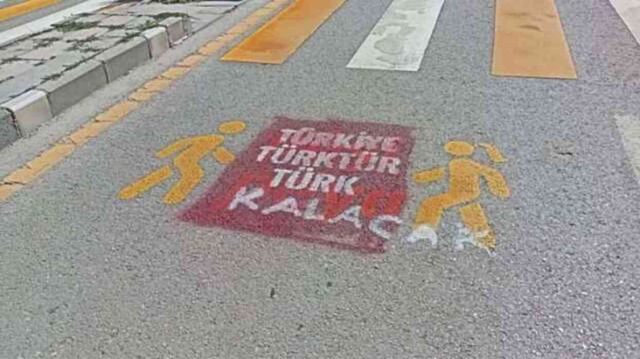 Belediye ve Valilik arasında 'Kürtçe' krizi! Silinen uyarıları tekrar yazdılar