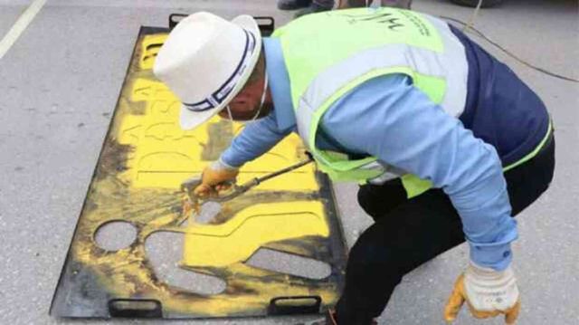 Belediye ve Valilik arasında 'Kürtçe' krizi! Silinen uyarıları tekrar yazdılar