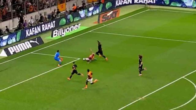 Penaltı mı değil mi? Ünlü hekem ve yorumcular Icardi'nin pozisyonunda aynı yönde görüş belirtti