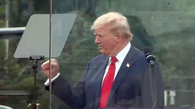 Trump'a mitingde 'kurşun geçirmez camlı' önlem