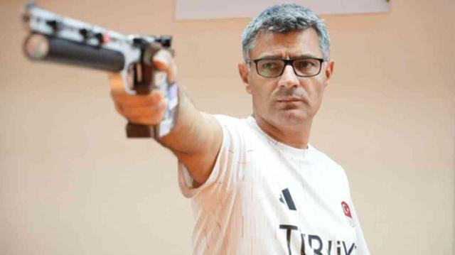 Yusuf Dikeç'ten annesiyle ilgili yapılan çirkin yorumlara efsane cevap