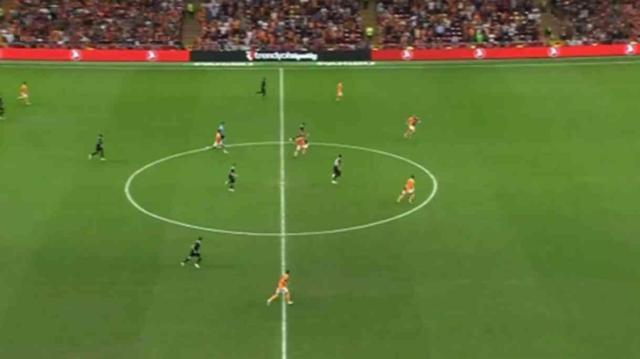 Galatasaraylılar bile alkışladı! Furkan Soyalp, Muslera'yı orta sahadan avladı