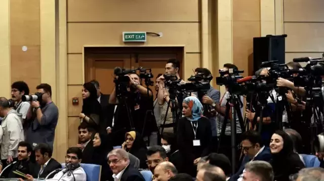 Pezeşkiyan'dan ahlak polisi göndermesi: Artık kadınlara karışmamalılar