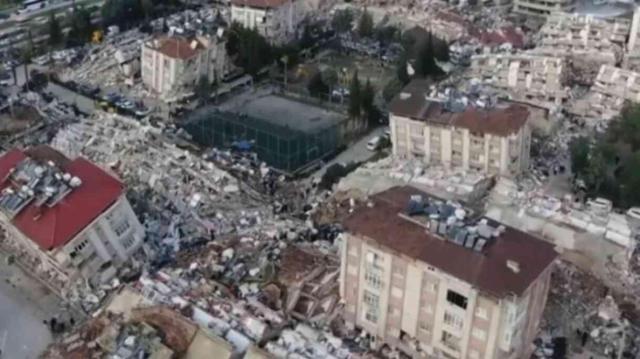 Depremde 526 kişinin ölümüne neden olan siteyle ilgili 7 sanığa dava açıldı